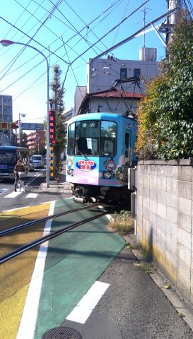 15. 江ノ島駅から路面にでるところ